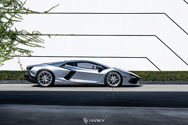 Фото дисков Anrky XR-301 Глянцевый лак на Lamborghini Revuelto