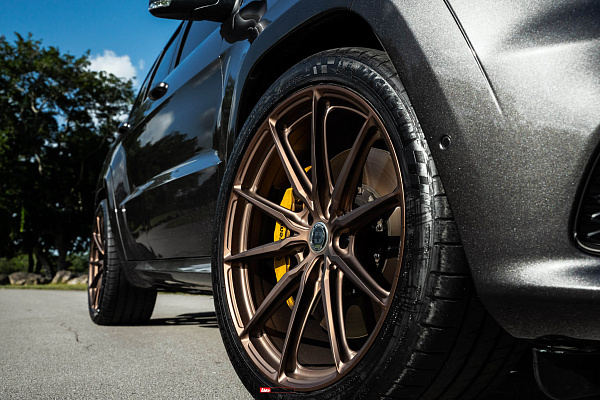 Фото дисков HRE P104SC Сатиновая темная бронза на Jeep Grand Cherokee IV