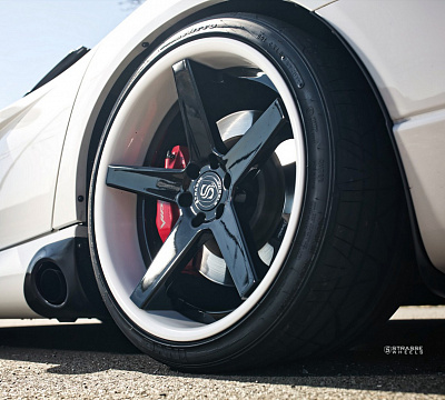 Фото дисков Strasse Wheels S5 Deep Concave FS на Dodge Viper