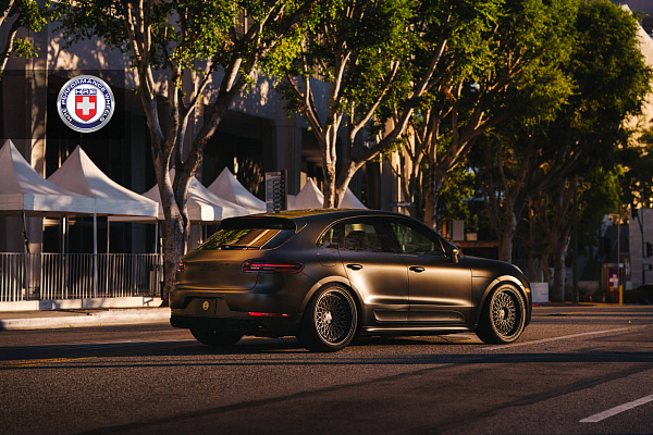 Фото дисков HRE 501 Черный сатин на Porsche Macan I