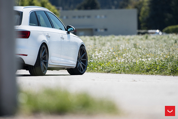 Фото дисков Vossen VFS-1 Сатиновый графит на Audi A/S/RS 4 (B9)