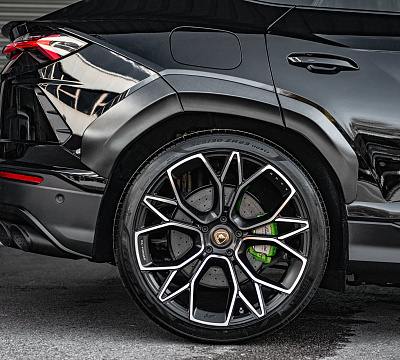 Фото дисков Kahn Type 53 на Lamborghini Urus