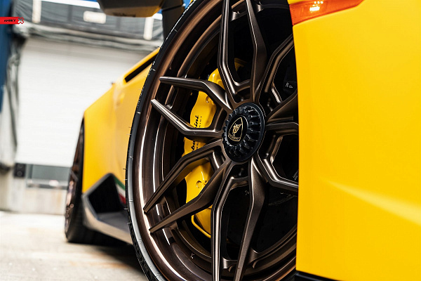 Фото дисков Anrky AN36 Сатиновая темная бронза на Lamborghini Huracan