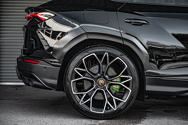 Фото дисков Kahn Type 53 Алмазная проточка на Lamborghini Urus