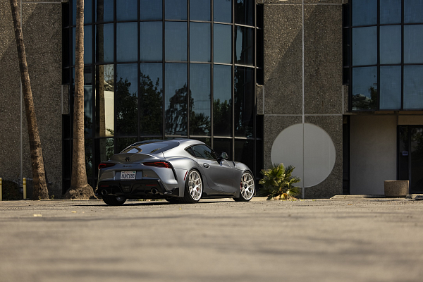 Фото дисков Rotiform TUF Серебро на Toyota Supra A90