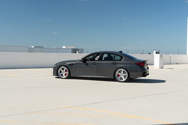 Фото дисков HRE 305 Глянцевый лак на BMW 5/M5 (G30/F90)