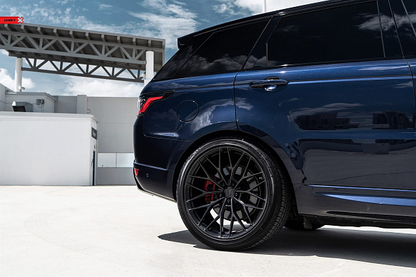 Фото дисков Anrky AN10 Черный глянец на Range Rover IV
