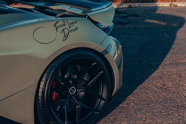 Фото дисков Brixton Forged PF7 Черный сатин на McLaren 720S