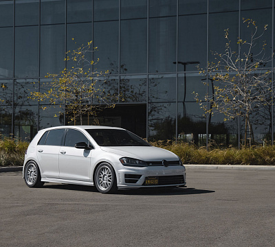 Фото дисков Motegi Racing MR144 M9 на Volkswagen Golf VII