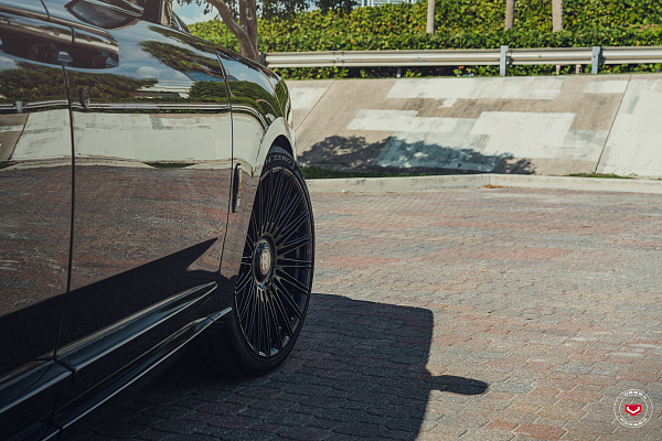 Фото дисков Vossen S17-14 Черный глянец на Rolls-Royce Cullinan