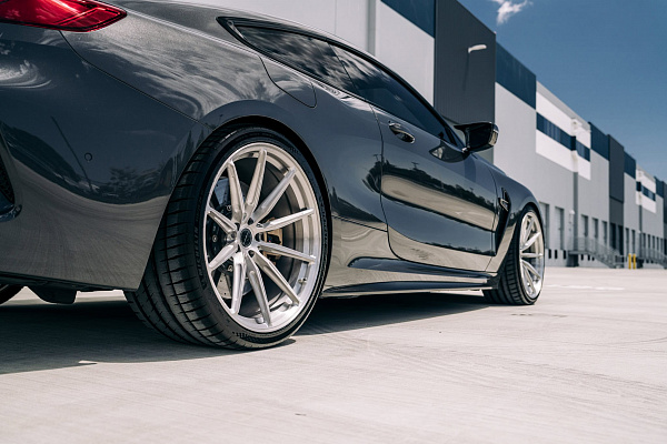 Фото дисков Brixton Forged R11-R Глянцевый лак на BMW 8/M8
