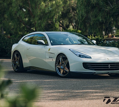 Фото дисков HRE 505M на Ferrari California