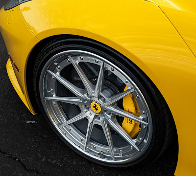 Фото дисков Strasse Wheels SV10 Deep Concave FS на Ferrari 812
