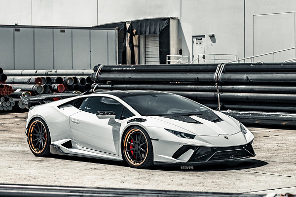 Фото дисков Strasse Wheels SV10 Deep Concave FS Другой цвет на Lamborghini Huracan