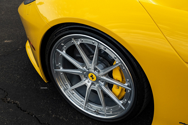 Фото дисков Strasse Wheels SV10 Deep Concave FS Глянцевый лак на Ferrari 812