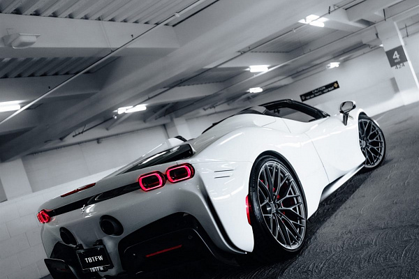Фото дисков Anrky AN10 Глянцевый темный лак на Ferrari SF90