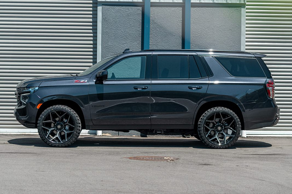 Фото дисков 4PLAY 4P06 Черный глянец на Chevrolet Tahoe V