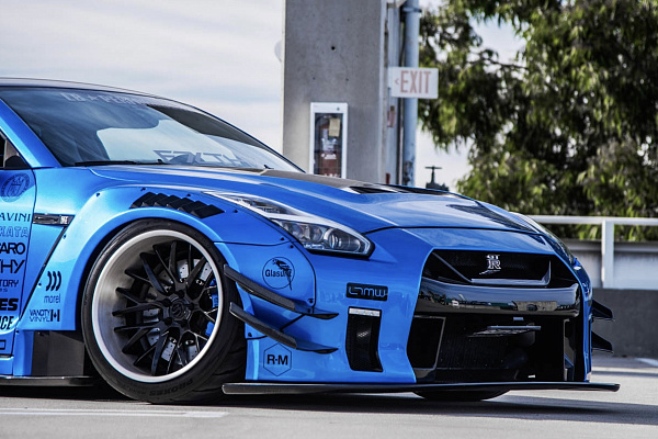 Фото дисков Savini SV83 Другой цвет на Nissan GT-R
