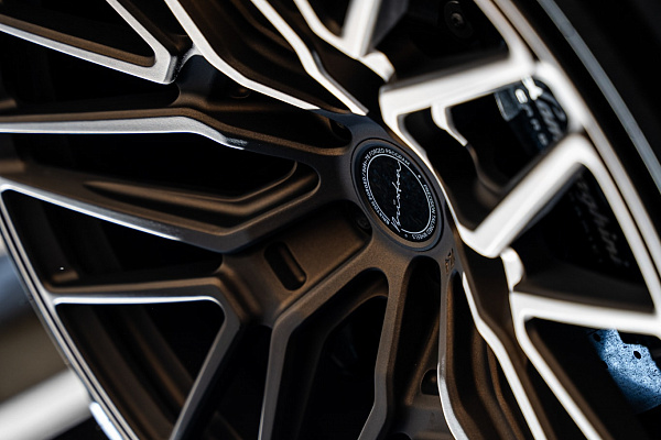 Фото дисков Brixton Forged VL4 Сатиновая бронза на Lamborghini Huracan