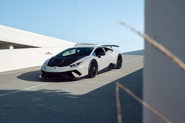 Фото дисков HRE P103 Черный сатин на Lamborghini Huracan