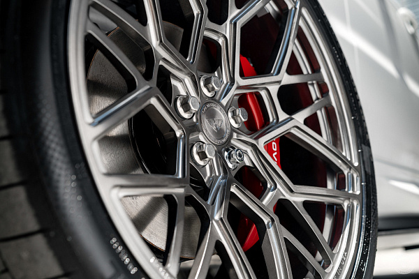 Фото дисков Vossen UV-1 Сатиновый темный лак на Land Rover Range Rover Sport II