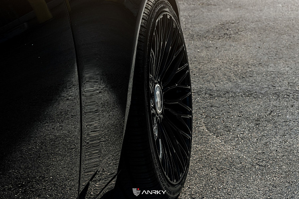 Фото дисков Anrky RF-140 Черный глянец на Rolls-Royce Wraith