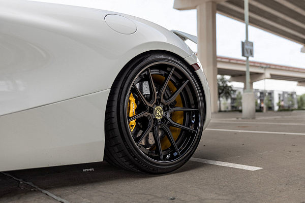 Фото дисков Strasse Wheels SV5 Deep Concave FS Черный сатин на McLaren 720S