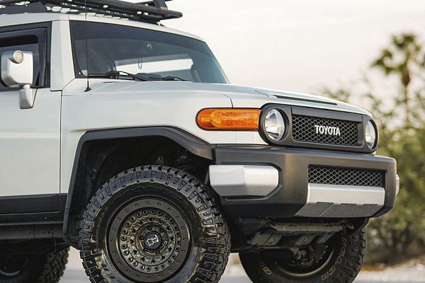 Фото дисков Black Rhino BARRICADE  на Toyota FJ Cruiser