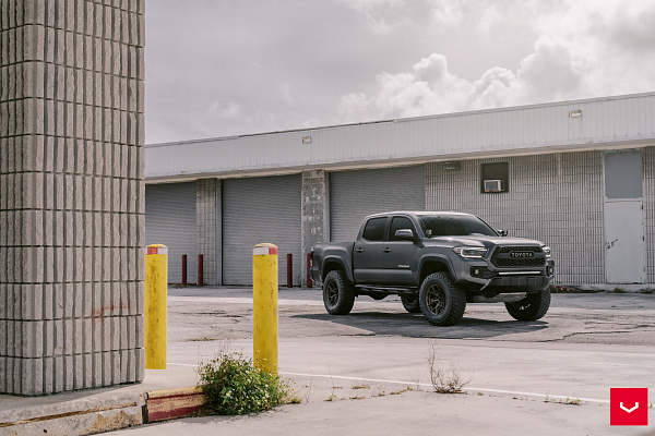 Фото дисков Vossen HF6-4 Сатиновое темное золото на Toyota Tacoma III