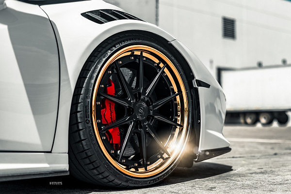 Фото дисков Strasse Wheels SV10 Deep Concave FS Другой цвет на Lamborghini Huracan