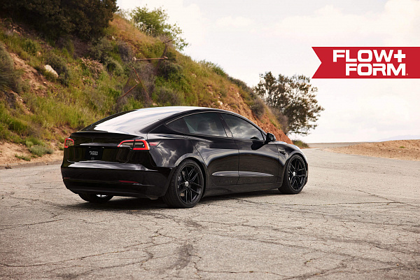 Фото дисков HRE FF21 Черный глянец на Tesla Model 3