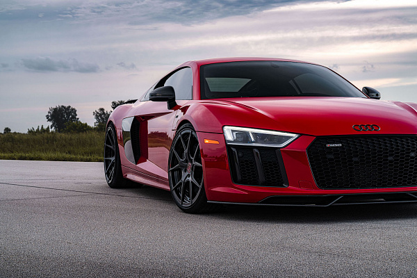 Фото дисков Strasse Wheels SM5R Deep Concave Duoblock Черный глянец на Audi R8 (4S)