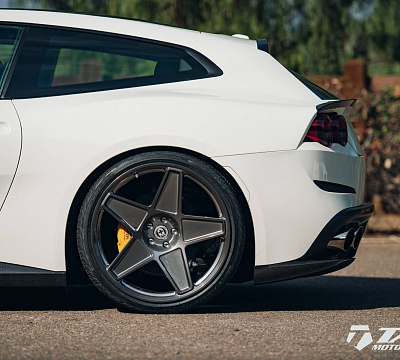 Фото дисков HRE 505M на Ferrari California