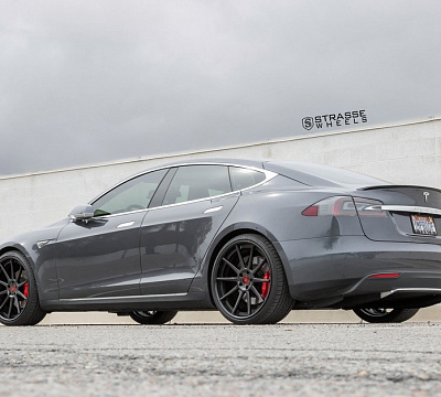 Фото дисков Strasse Wheels R10 Deep Concave на Tesla Model S