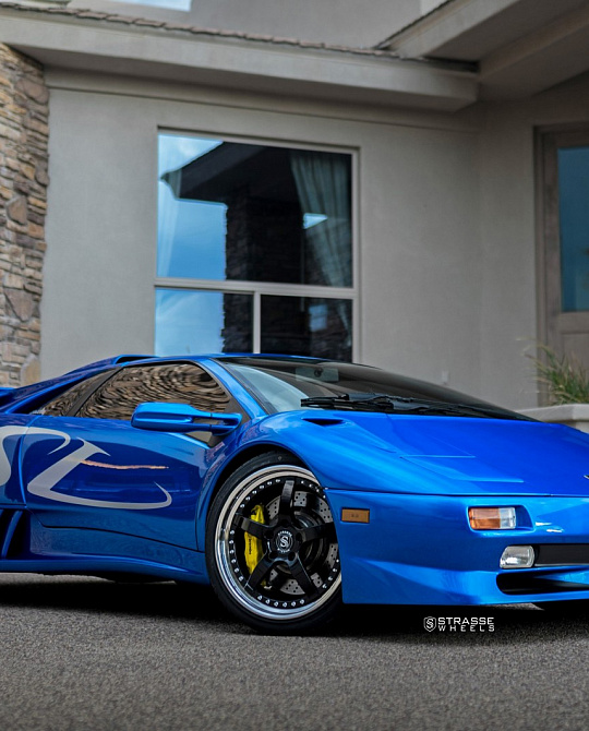 Фото дисков S5 Performance Черный глянец на Lamborghini Diablo