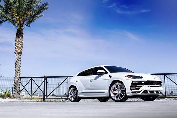 Фото дисков Savini SV72 Глянцевый лак на Lamborghini Urus