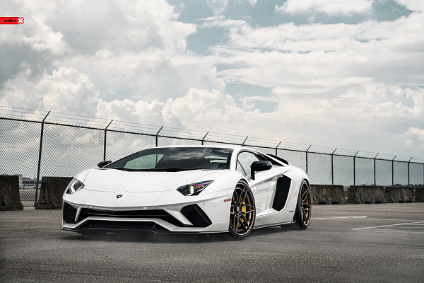 Фото дисков Anrky AN36 Сатиновая темная бронза на Lamborghini Aventador