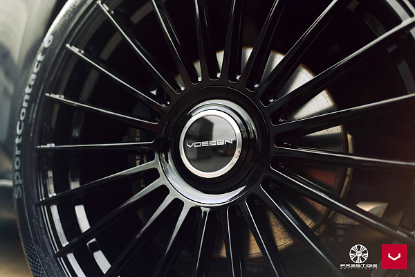 Фото дисков Vossen HF-8 Черный глянец на Land Rover Range Rover V