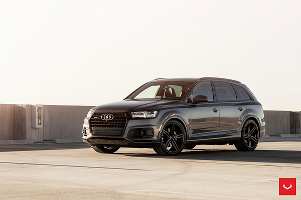 Фото дисков Vossen HF-1 Глянцевый темный лак на Audi Q7 (4M)