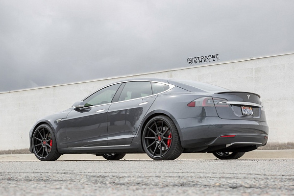 Фото дисков Strasse Wheels R10 Deep Concave Другой цвет на Tesla Model S