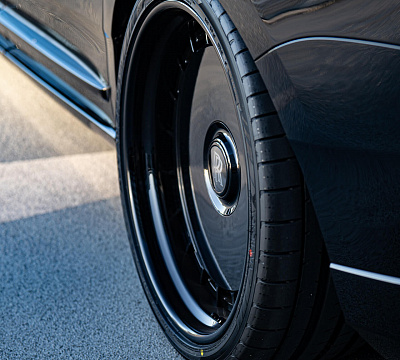 Фото дисков HRE 935 на Rolls-Royce Cullinan