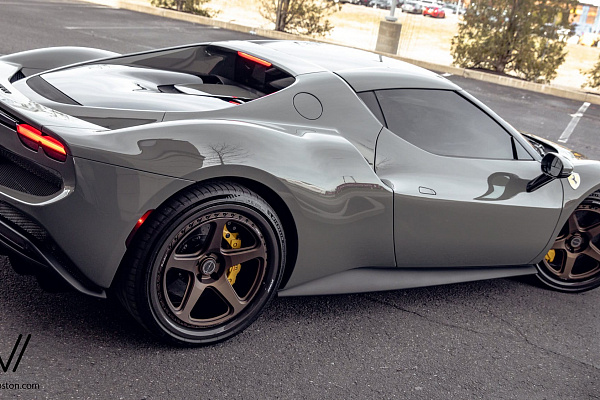 Фото дисков Brixton Forged TR05 Сатиновая бронза на Ferrari 296