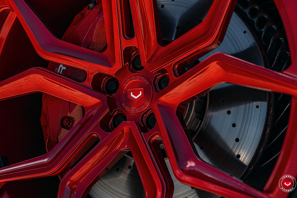 Фото дисков Vossen EVO-3 Красный глянец на Audi Q8