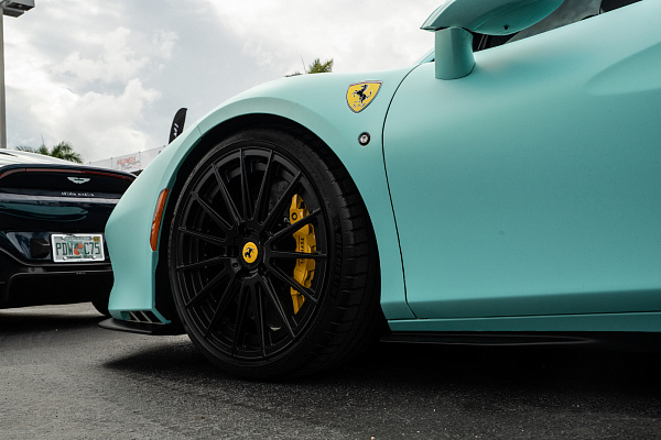 Фото дисков Strasse Wheels SV15 Deep Concave Duoblock Черный матовый на Ferrari F8