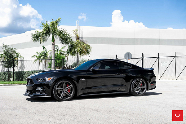 Фото дисков Vossen CV5 Сатиновый графит на Ford Mustang VI