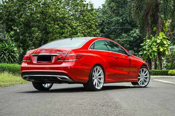 Фото дисков Vossen VFS-10 Серебро на Mercedes-Benz E-Class (W212, S212, C207)