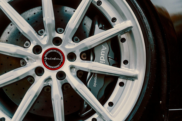 Фото дисков Brixton Forged R11-R Глянцевый лак на Audi R8 (4S)