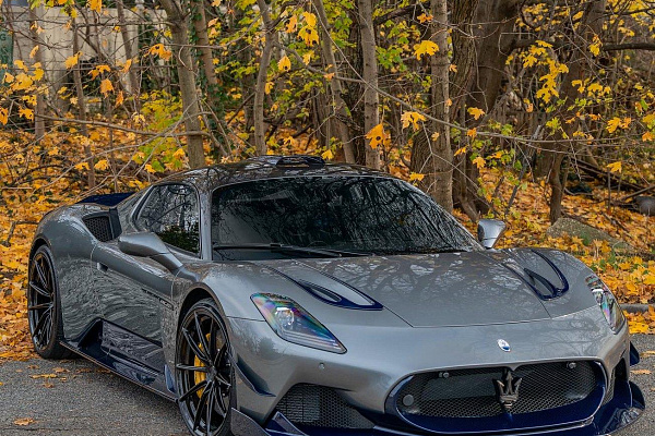Фото дисков AL13 R10 Черный глянец на Maserati MC20