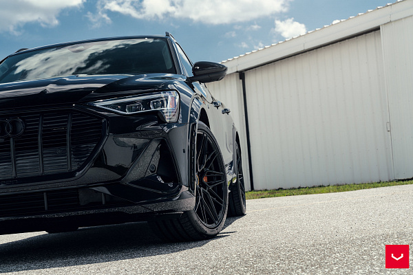Фото дисков Vossen HF-7 Черный глянец на Audi E-tron