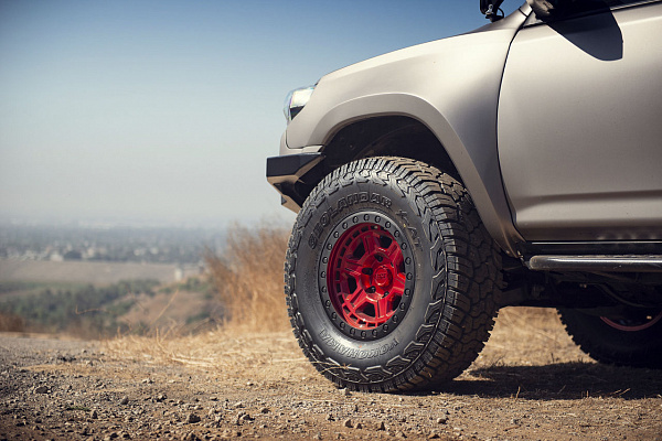Фото дисков Black Rhino RENO Красный глянец на Toyota 4Runner V